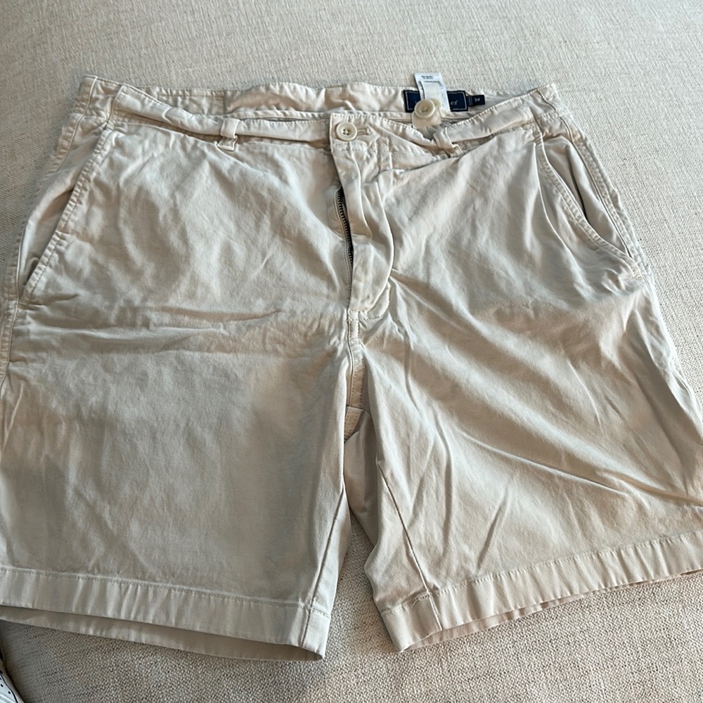 Men’s khaki Vineyard Vines Shorts